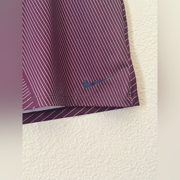 Nike | Women's Burgandy & White Striped Dri-FIT 16.5" Stripe Golf Skort - Size M - Picture 2 of 6